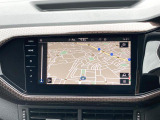 スマートフォン用アプリ[Apple CarPlay][Android Auto]対応の純正ナビ Discover Media を装備、ラジオのほか、USB、Bluetoothハンズフリー通話にも対応。