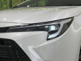【LEDヘッドライト】悪天候や夜間走行時も良好な視界を確保し安心して運転できる高輝度LEDヘッドライトを装備!点灯速度が早く、消費電力も抑えられています。