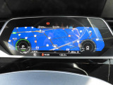 重厚感と安定感があり、同時にダイナミックさも備えるAudiの走り。機能やデザインが革新的なメーター。