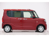 県内13店舗にて常時500台以上ダイハツ車を展示中です。見て、触って、納得のいく一台をぜひ見つけてください。