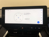 【12.3インチディスプレイオーディオ】各種オーディオ機能とスマホ連携機能を搭載。コネクティッドナビ対応。車載ナビ機能は搭載されていません。機能の詳細につきましては、展示店舗までお尋ねください。