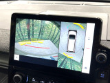 【パノラミックビューモニター】専用のカメラにより、上から見下ろしたような視点で360度クルマの周囲を確認することができます☆死角部分も確認しやすく、狭い場所での切り返しや駐車もスムーズに行えます。