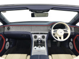 前車追従機能、レーンキープアシスト、ヘッドアップディスプレイも付いており、多数のオプションを備えております。