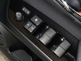 電動格納式ドアミラー・パワーウインドウを装備しています。
