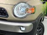 【LEDヘッドライト】悪天候や夜間走行時も良好な視界を確保し安心して運転できる高輝度LEDヘッドライトを装備!点灯速度が早く、消費電力も抑えられています。