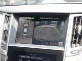 【アラウンドビューモニター】クルマを真上から見ているかのように周囲の状況を把握しながら安心して駐車が出来ます。左前方や後方の安全も瞬時にわかり縦列駐車も安心です。