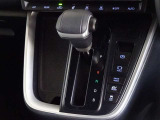 電動パーキングブレーキ・ブレーキホールドを装備してます。ホールド機能は信号待ちが多い一般道で疲労軽減になり、大好評です!