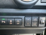 運転席右下のあたりにセーフティーサポートの切替スイッチがございます。