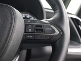 レーダークルーズコントロール作動時に車線維持に必要な運転操作の支援を行う「レーントレーシングアシスト(LTA)」を搭載しています。