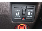 運転席に居ながら両側パワースライドドアの開閉ができます!