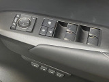 【メモリー機能付きパワーシート】ドライバーごとに設定したシート位置を記憶して、ボタン一つで切り替えできる便利な機能!運転する方が複数名いらっしゃるご家庭におすすめです♪