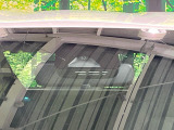 【トヨタセーフティセンス】走行中に前方の車両等を認識し、衝突しそうな時は警報とブレーキで衝突回避と被害軽減をアシスト。より安全にドライブをお楽しみいただけます。