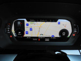 重厚感と安定感があり、同時にダイナミックさも備えるAudiの走り。機能やデザインが革新的なメーター。