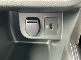 充電専用のUSB端子が付いています!今となっては欠かせないスマホなどの充電にとても役立ちますね!USBなので様々な機器を充電することが可能です!