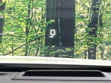 【カラーヘッドアップディスプレイ】現在の速度や走行情報をデジタル表示で運転席前方のガラスに投影!カラー付きで視認性も高く、運転中目線をずらさず必要な情報を確認できるのでとっても便利で安心!