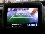 バックカメラの画像です。ガイドラインがスムースな車庫入れをサポートいたします。車庫入れの安心感がアップしますね。