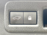 【パワーバックドア】スマートキーや運転席のボタンを押すだけでリアゲートが自動で開閉します!荷物を持っている時や、高い位置にあるバックドアを閉める際に便利な機能です♪