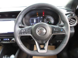 運転が楽しくなる明るく開放的な運転席まわりです。