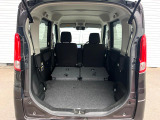 普段のお買い物や通勤、送迎等に十分な荷室スペースを確保しております。セカンドシートを倒すと、大きな荷物の積載も可能です♪