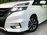 【LEDヘッドライト】悪天候や夜間走行時も良好な視界を確保し安心して運転できる高輝度LEDヘッドライトを装備!点灯速度が早く、消費電力も抑えられています。