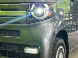 【LEDヘッドライト】悪天候や夜間走行時も良好な視界を確保し安心して運転できる高輝度LEDヘッドライトを装備!点灯速度が早く、消費電力も抑えられています。
