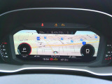 重厚感と安定感があり、同時にダイナミックさも備えるAudiの走り。機能やデザインが革新的なメーター。