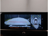 バックモニター付き。駐車の際のサポートとなり、必須アイテムのひとつですよね。それでも、バックする際は必ずご自身の目で確認をしてください。パノラミックビューで上から見下ろした視点でも確認できます!