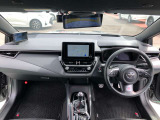 シンプルながら機能性溢れる運転席廻りです。視界性もよく、運転しやすいですよ。