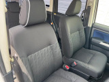 運転席まわりには十分なスペースがあり、大柄な方でもゆったり運転していただける環境です。
