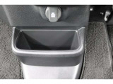 運転席と助手席の間にセンターロアボックスがあります!