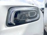 ●LEDヘッドライト:夜間走行時も良好な視界を確保し安心して運転できる高輝度LEDヘッドライトを装備!点灯速度が早く、消費電力も抑えられています。