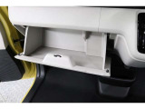便利な収納スペースの助手席グローボックス!小物もたくさん収納できます。