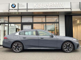 【BMWの伝統-3】BMWのお車は、&ldquo;駆け抜ける歓び&rdquo;を体現しております。走行の安定性とコーナリングの良さを追求し、思い通りにハンドルの操作可能です。