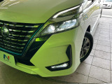 【ダブルファンクションターンランプ付きLEDヘッドライト】人気上昇中のダブルファンクションターンランプを装備!ウィンカーとデイライト&車幅灯を兼用し、特別感のあるエクステリアを演出します。