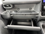 【グローブボックス】大容量のグローブボックスです!!車検証ケース他、日頃使う小物類の収納スペースもたくさんあります!