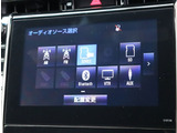 お車選びをお楽しみ頂けるよう、在庫車の展示スペースを十分に確保しております。