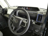 視界も広々で見晴らしの良い運転しやすいコックピットです。