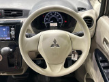 インテリアに合わせたデザインのステアリングは、運転される方のことも考え、運転しやすい形状、大きさです。是非一度、実際に触ってお確かめください。
