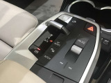 【シフト】スポーティーさを極めたなめらかなシフトチェンジが可能で、快適なクルージングからダイナミックな走りまで、さまざまな運転スタイルに適応いたします。