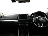 ワイドな視界と運転しやすいインパネ