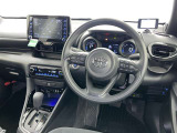 運転席まわりです。 各操作スイッチは使いやすい位置に配置されてます。