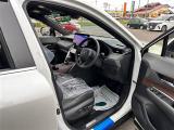 【運転席】座り心地が良いシートなので長時間の運転でも快適にお過ごしいただけます。新品のフロアマットのご注文も可能です。掲載箇所以外にご希望の写真がございましたらお気軽にお問い合わせ下さい。