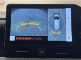 真上から見下ろしたような視点で車とその周囲を確認出来る画面と、車両後方を映し出すバックモニター画面の2つを表示してくれます。