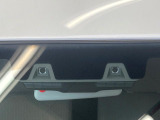 【エマージェンシーブレーキ】走行中に前方の車両等を認識し、衝突しそうな時は警報とブレーキで衝突回避と被害軽減をアシスト。より安全にドライブをお楽しみいただけます。