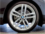 【BMWアロイホイル】軽量かつ強度に拘ったアロイホイル。走行性能ポテンシャルを引き出す設計。車の足元を引き締めてくれる大きなポイントはアロイホイルです。