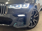 ●LEDヘッドライト:夜間走行時も良好な視界を確保し安心して運転できる高輝度LEDヘッドライトを装備!点灯速度が早く、消費電力も抑えられています。