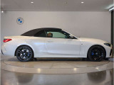 ☆BMWの前後重量配分50:50はエンジン自体をフロントタイヤよりも後ろにずらし、通常はエンジンルーム内に搭載される重量物であるバッテリーをトランクに移動させるなどして実現されています☆