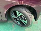 タイヤサイズは155/65R15です。