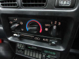 車両入庫時には、お客様より詳しくお話をお伺いさせて頂き、プロの査定士3名が「修復歴の有無」「不具合箇所の確認」等のチェックを行っておりますので、より安心してお乗り頂けるお車となります。
