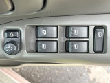 【電動格納ミラー】サイドミラーは電動格納式となっており、狭い駐車場でもキズがつくリスクを抑えられます。